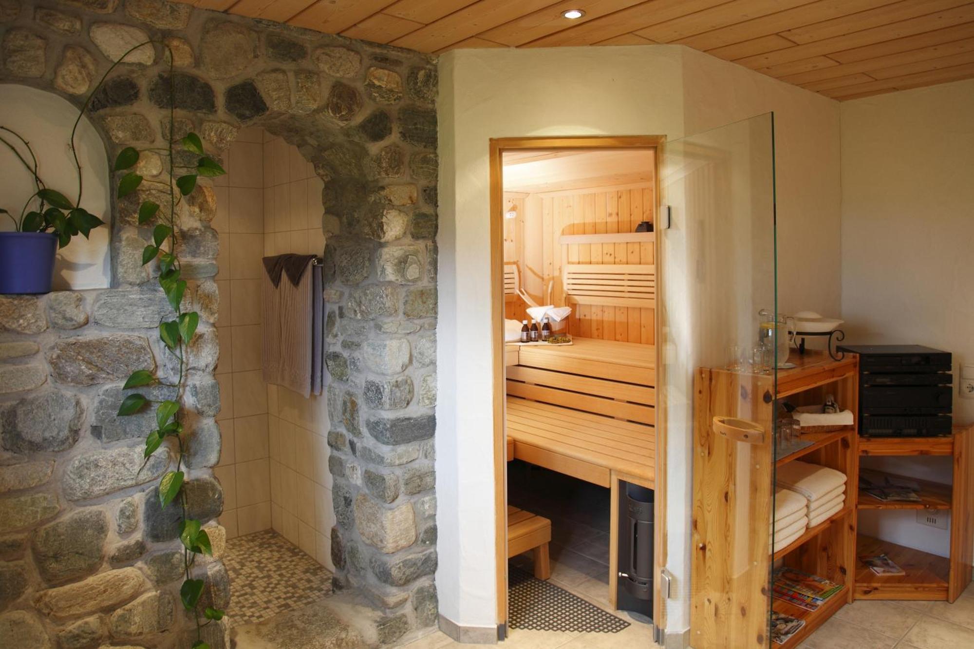 Haus Muntschnei Apartment Sankt Gallenkirch Bagian luar foto