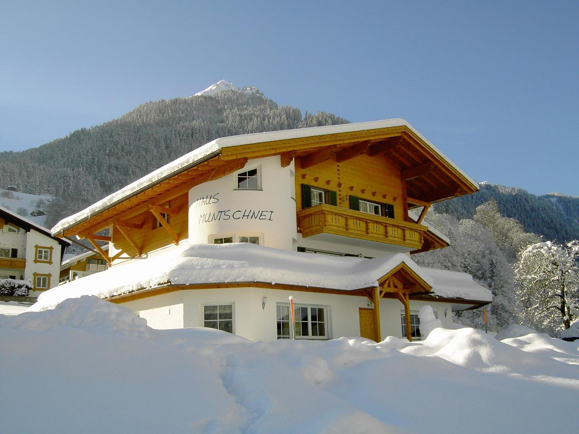 Haus Muntschnei Apartment Sankt Gallenkirch Bagian luar foto
