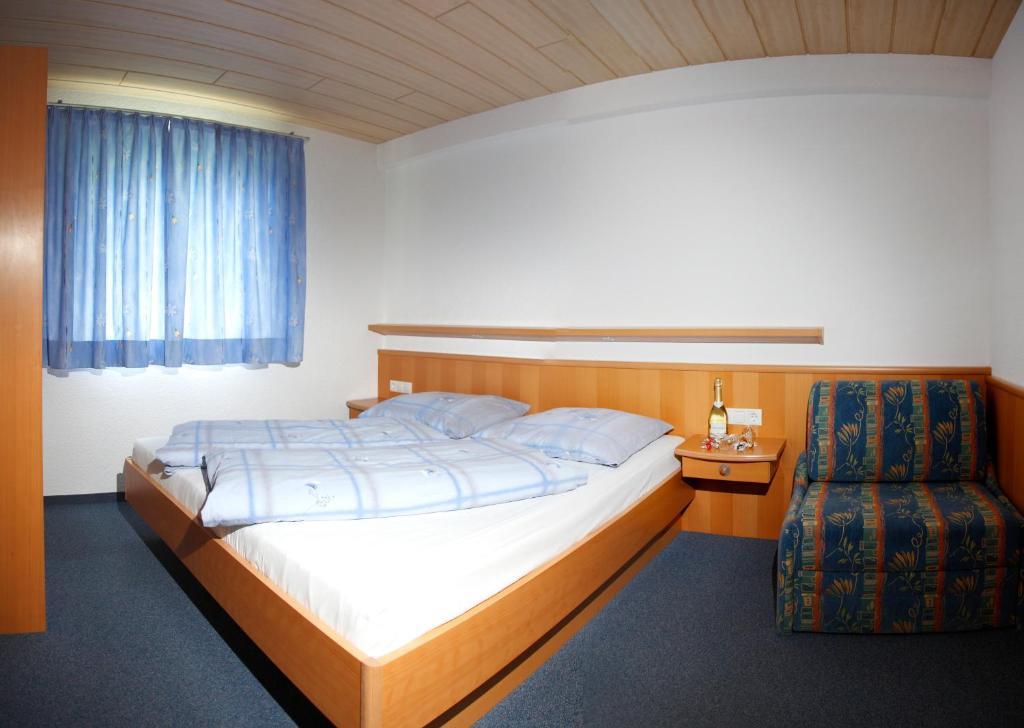 Haus Muntschnei Apartment Sankt Gallenkirch Ruang foto